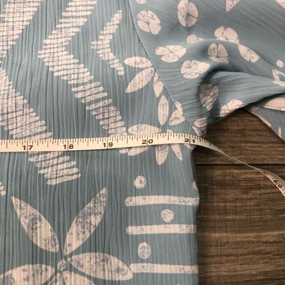 vintage peter popovitch women’s size M light blue white unique  print top - Picture 5 of 10
